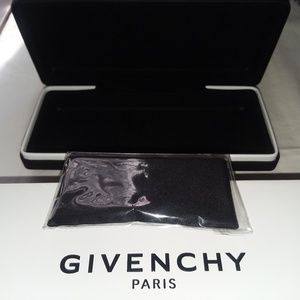 GIVENCY BLACK CASE & EYE CLEANING CLOTH NEW IN BOX